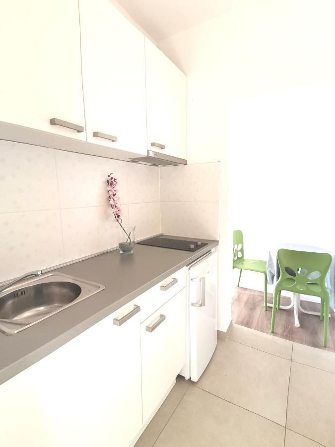 Apt White Idyll, 3 Bedrooms, 3 Bathrooms, Terrace Apt 프로마이나 외부 사진