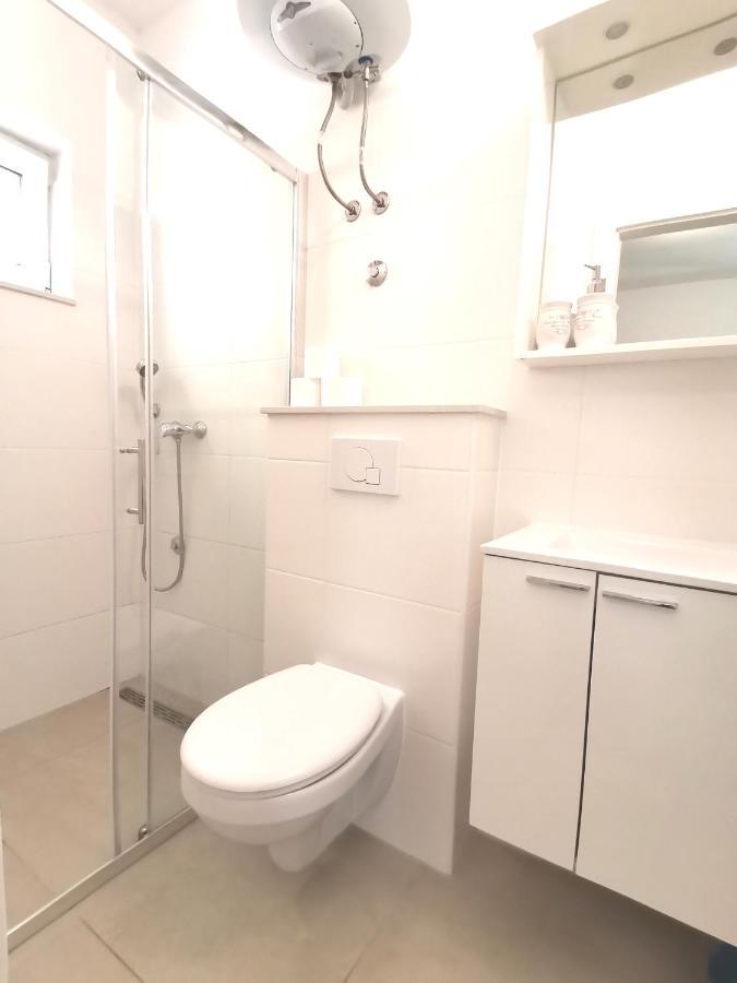 Apt White Idyll, 3 Bedrooms, 3 Bathrooms, Terrace Apt 프로마이나 외부 사진