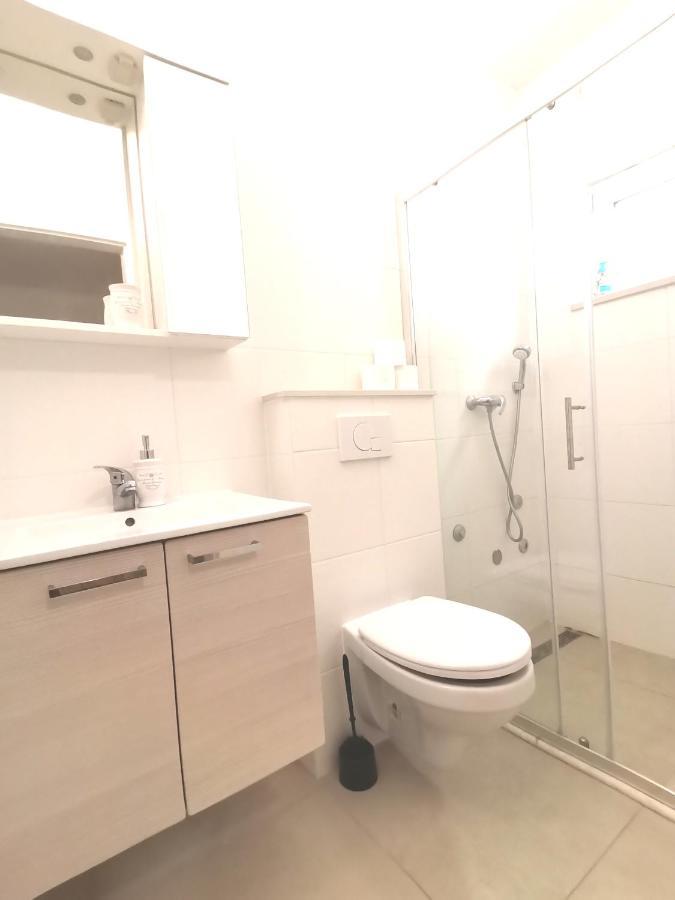 Apt White Idyll, 3 Bedrooms, 3 Bathrooms, Terrace Apt 프로마이나 외부 사진